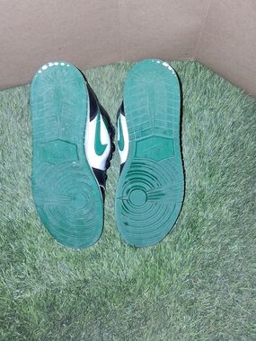 Nike Kids Green & White Low-Top Sneakers with Black Accents